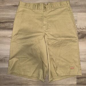 Dickies Men's baggy tan  Shorts in Khaki